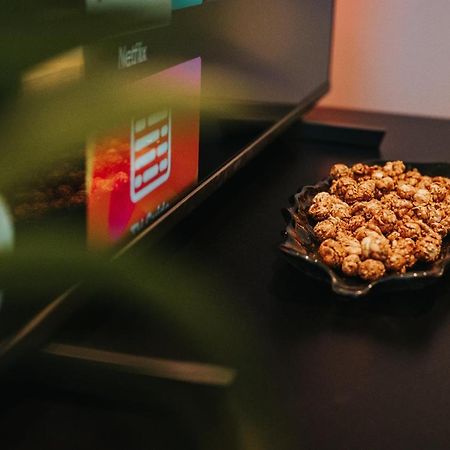 Circa17- Entire Apt, Free Parking, Gym, City Central & Free Netflix แบล็กเนลล์ ภายนอก รูปภาพ