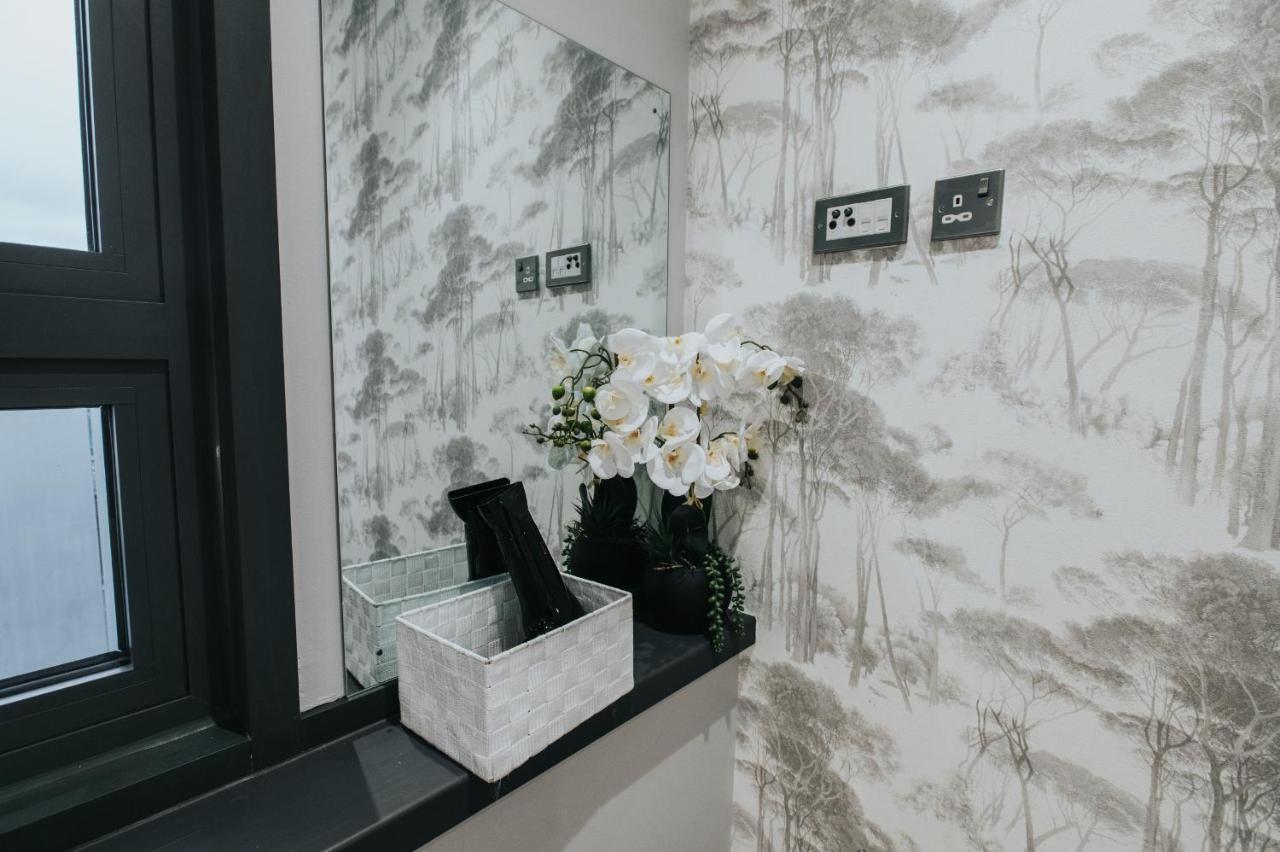 Circa17- Entire Apt, Free Parking, Gym, City Central & Free Netflix แบล็กเนลล์ ภายนอก รูปภาพ