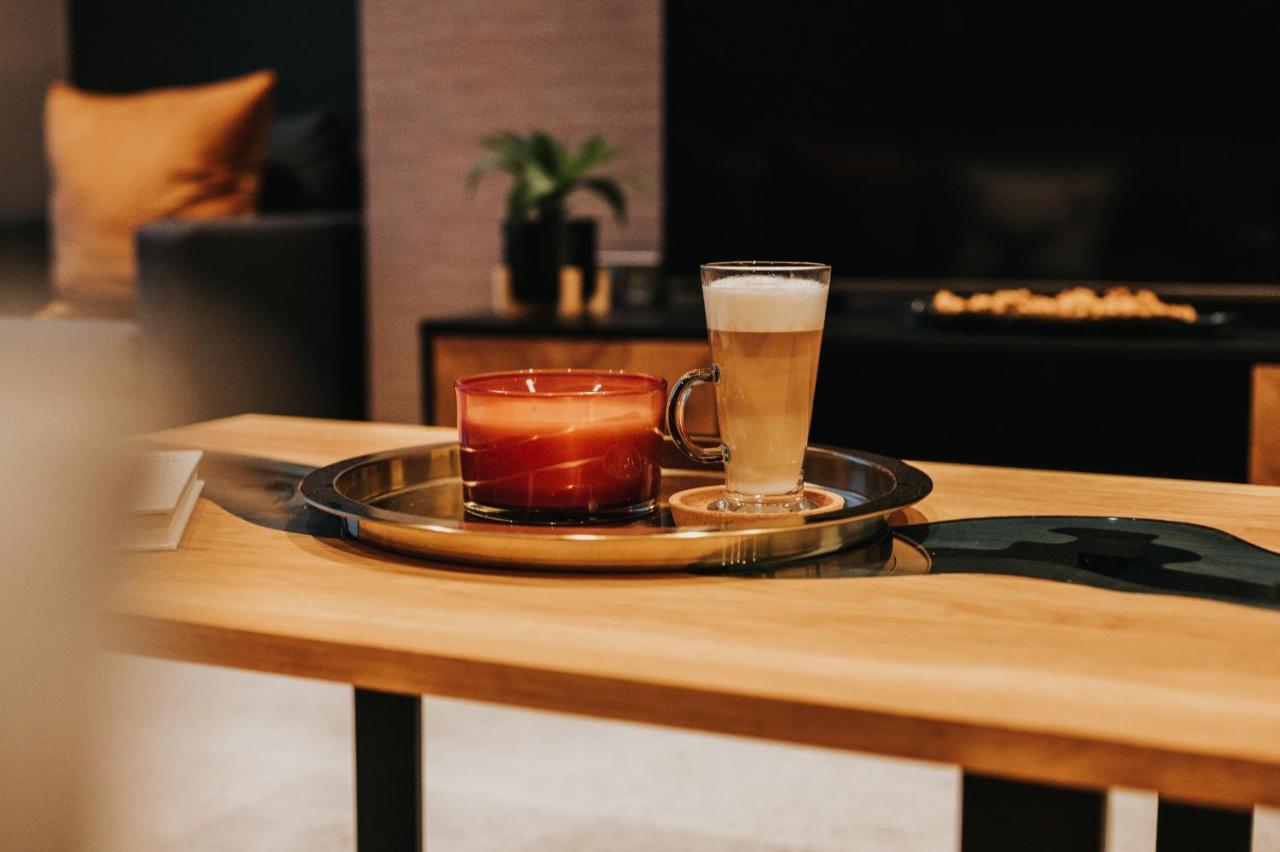 Circa17- Entire Apt, Free Parking, Gym, City Central & Free Netflix แบล็กเนลล์ ภายนอก รูปภาพ